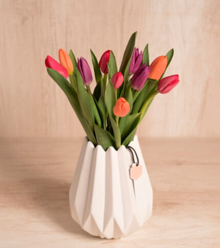 Florero con Tulipanes
