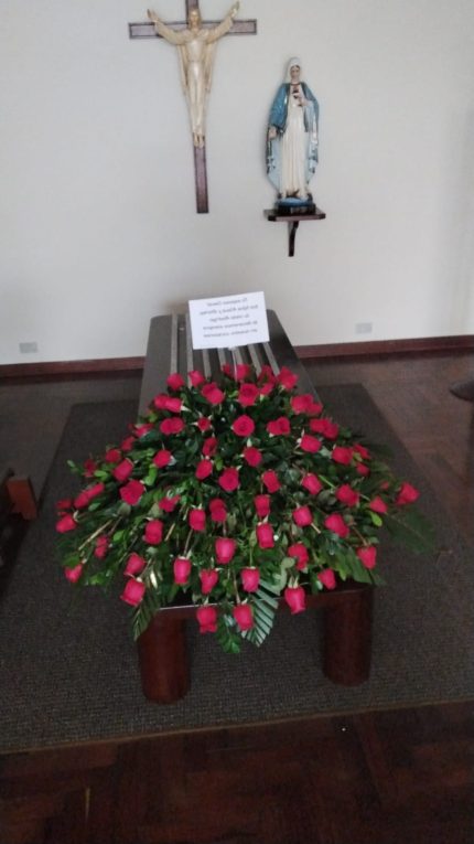 MANTO CHICO ROSAS ROJAS